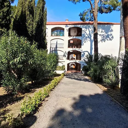 2 Pièces Avec Piscine, Parking Privé, à 400m De La - 4 Personnes - Fr-1-776-46